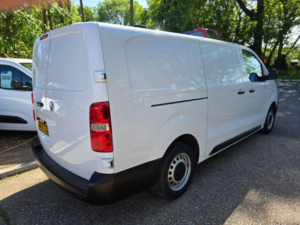 2021 Vauxhall Vivaro 1.5 Turbo D 2900 Edition L2 H1 Euro 6 (s/s) 5dr in White — image 3