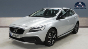 2018 Volvo V40 Cross Country 2.0 D2 Pro Auto Euro 6 (s/s) 5dr in Silver — image 2