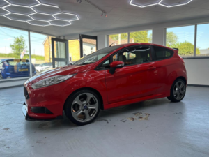 2014 Ford Fiesta 1.6t Ecoboost St-3 Euro 5 (s/s) 3dr in Red — image 2