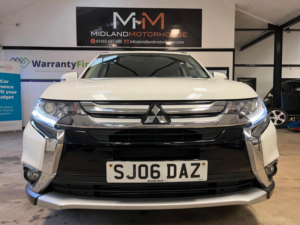 2017 Mitsubishi Outlander 2.2 Di-D 3 4WD Euro 6 (s/s) 5dr in White — image 3