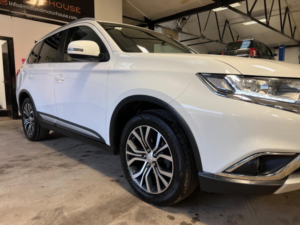 2017 Mitsubishi Outlander 2.2 Di-D 3 4WD Euro 6 (s/s) 5dr in White — image 6