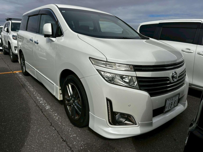 2012 Nissan Elgrand 2.5 Highway Star Urban Chrome 5dr 7 Seats in White — image 1