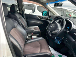 2012 Nissan Elgrand 2.5 Highway Star Urban Chrome 5dr 7 Seats in White — image 5