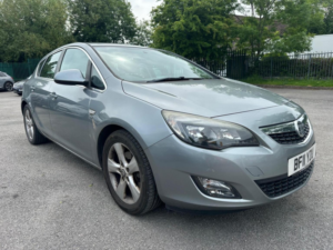 2011 Vauxhall Astra 1.7 Cdti Sri Euro 5 5dr in Silver — image 2