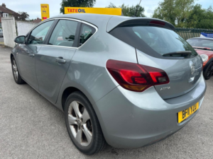 2011 Vauxhall Astra 1.7 Cdti Sri Euro 5 5dr in Silver — image 4