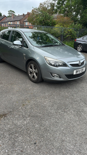 2011 Vauxhall Astra 1.7 Cdti Sri Euro 5 5dr in Silver — image 5