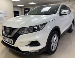 2018 Nissan Qashqai 1.2 Dig-T Acenta SUV 5dr Petrol Manual Euro 6 (s/s) (115 Ps) in Multicolour — image 2