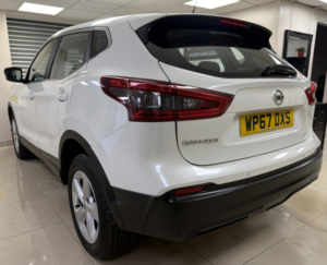 2018 Nissan Qashqai 1.2 Dig-T Acenta SUV 5dr Petrol Manual Euro 6 (s/s) (115 Ps) in Multicolour — image 3