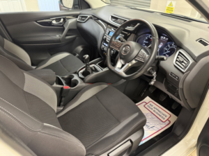 2018 Nissan Qashqai 1.2 Dig-T Acenta SUV 5dr Petrol Manual Euro 6 (s/s) (115 Ps) in Multicolour — image 5