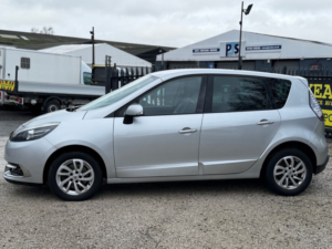 2013 Renault Scenic 1.5 Dci Energy Dynamique Tomtom MPV 5dr Diesel Manual Euro 5 (s/s) (110 Ps) in Silver — image 4
