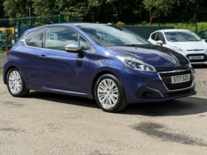 2017 Peugeot 208 1.2 Puretech Allure Hatchback 3dr Petrol Manual Euro 6 (82 Ps) in Blue — image 3