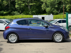 2017 Peugeot 208 1.2 Puretech Allure Hatchback 3dr Petrol Manual Euro 6 (82 Ps) in Blue — image 4