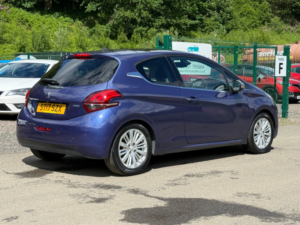 2017 Peugeot 208 1.2 Puretech Allure Hatchback 3dr Petrol Manual Euro 6 (82 Ps) in Blue — image 5