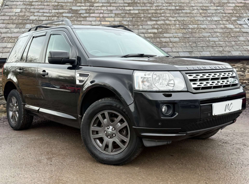 2012 Land Rover Freelander 2.2 Freelander Xs Sd4 Auto 4WD 5dr in Black — image 1