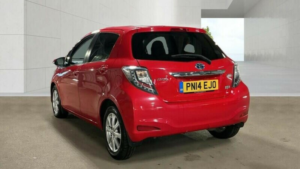 2014 Toyota Yaris 1.5 Vvt-H Icon Plus CVT Euro 5 5dr in Red — image 3