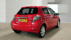 2014 Toyota Yaris 1.5 Vvt-H Icon Plus CVT Euro 5 5dr in Red — image 4