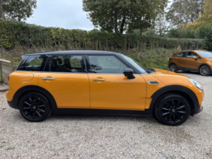 2016 MINI Clubman 6dr 1.5 Cooper in Orange — image 2