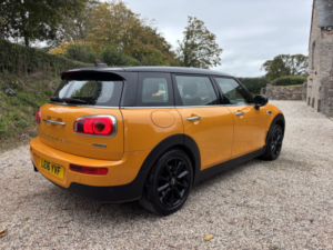 2016 MINI Clubman 6dr 1.5 Cooper in Orange — image 3