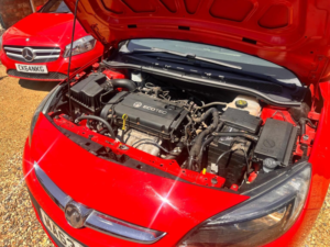 2013 Vauxhall Astra 1.6 16v Exclusiv Sports Tourer Euro 5 5dr in Red — image 5