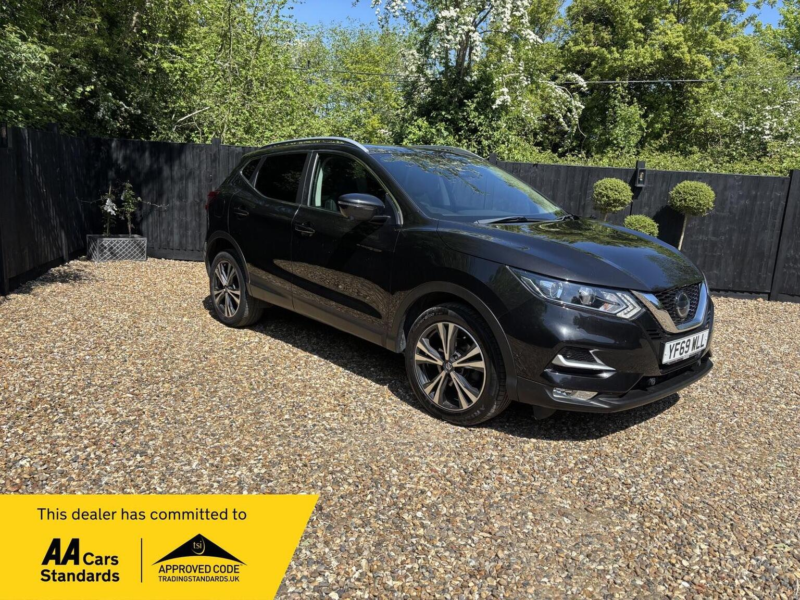 2019 Nissan Qashqai 1.3 Dig-T N-Connecta Euro 6 (s/s) 5dr in Black — image 1