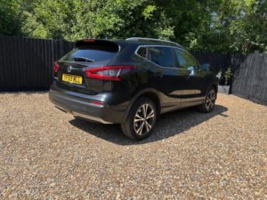 2019 Nissan Qashqai 1.3 Dig-T N-Connecta Euro 6 (s/s) 5dr in Black — image 3
