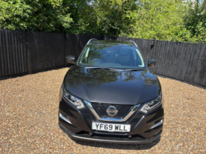2019 Nissan Qashqai 1.3 Dig-T N-Connecta Euro 6 (s/s) 5dr in Black — image 4