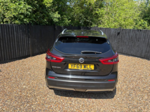 2019 Nissan Qashqai 1.3 Dig-T N-Connecta Euro 6 (s/s) 5dr in Black — image 5