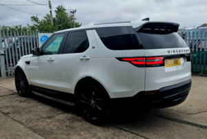 2017 Land Rover Discovery 3.0 Td V6 Hse Luxury Auto 4WD Euro 6 (s/s) 5dr in White — image 4