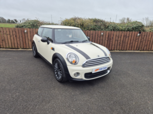 2010 MINI Hatch 1.6 One D Hatch in White — image 2
