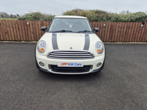 2010 MINI Hatch 1.6 One D Hatch in White — image 4