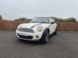 2010 MINI Hatch 1.6 One D Hatch in White — image 5