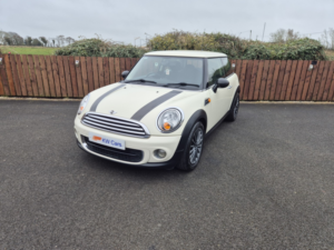2010 MINI Hatch 1.6 One D Hatch in White — image 6