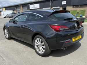 2015 Vauxhall Astra Gtc 2.0 Cdti Sri in Black — image 4