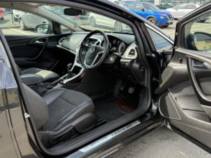 2015 Vauxhall Astra Gtc 2.0 Cdti Sri in Black — image 6