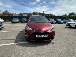 2018 Toyota Yaris 1.5 Vvt-H Icon Tech in Red — image 2