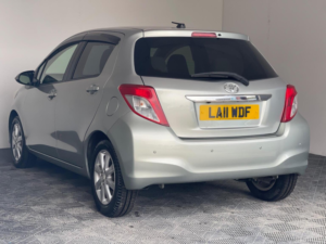 2011 Toyota Yaris 1.33 Dual Vvt-I Tr Multidrive S Euro 5 5dr in Silver — image 4