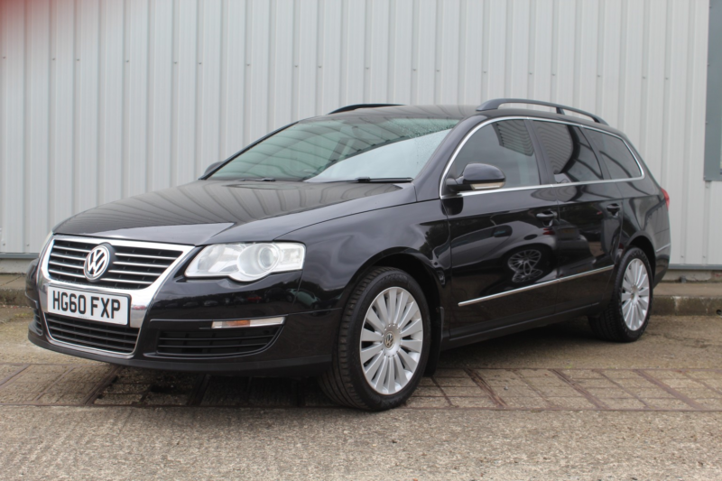 2010 Volkswagen Passat 2.0 Tdi Highline Plus in Black — image 1