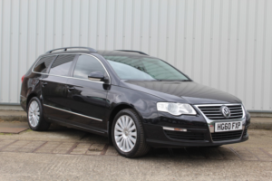 2010 Volkswagen Passat 2.0 Tdi Highline Plus in Black — image 2