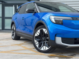 2024 Ford Explorer Extended Range 79kwh Premium Auto AWD 5dr in Blue — image 3
