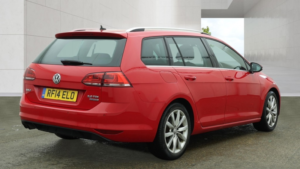 2014 Volkswagen Golf 2.0 Tdi Bluemotion Tech Gt in Red — image 4