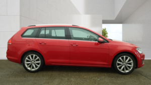 2014 Volkswagen Golf 2.0 Tdi Bluemotion Tech Gt in Red — image 5