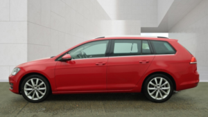 2014 Volkswagen Golf 2.0 Tdi Bluemotion Tech Gt in Red — image 6