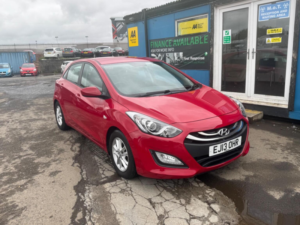 2013 Hyundai I30 1.6 Crdi Active Auto Euro 5 5dr in Red — image 2