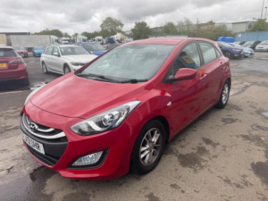 2013 Hyundai I30 1.6 Crdi Active Auto Euro 5 5dr in Red — image 3