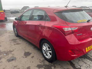 2013 Hyundai I30 1.6 Crdi Active Auto Euro 5 5dr in Red — image 4