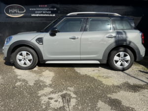 2019 MINI Countryman 1.5 Countryman Cooper Classic in Grey — image 3