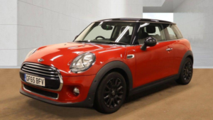 2015 MINI Hatch 1.5 Cooper Auto Euro 6 (s/s) 3dr in Red — image 2