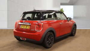 2015 MINI Hatch 1.5 Cooper Auto Euro 6 (s/s) 3dr in Red — image 4