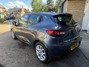 2017 Renault Clio 0.9 Tce 90 Dynamique Nav One Owner Low Mileage Full Service History Low Tax in Grey — image 4