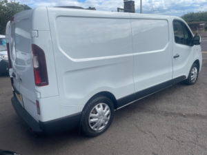 2018 Nissan Nv300 1.6 Dci 1.2t Acenta Panel Van 5dr Diesel Manual L2 H1 Euro 6 (120 Ps) in White — image 4